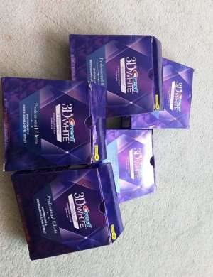 Best in Stock-10- TREATMENT Crest- 3D White Luxe Professional Effects Whitening 10 POUCHES